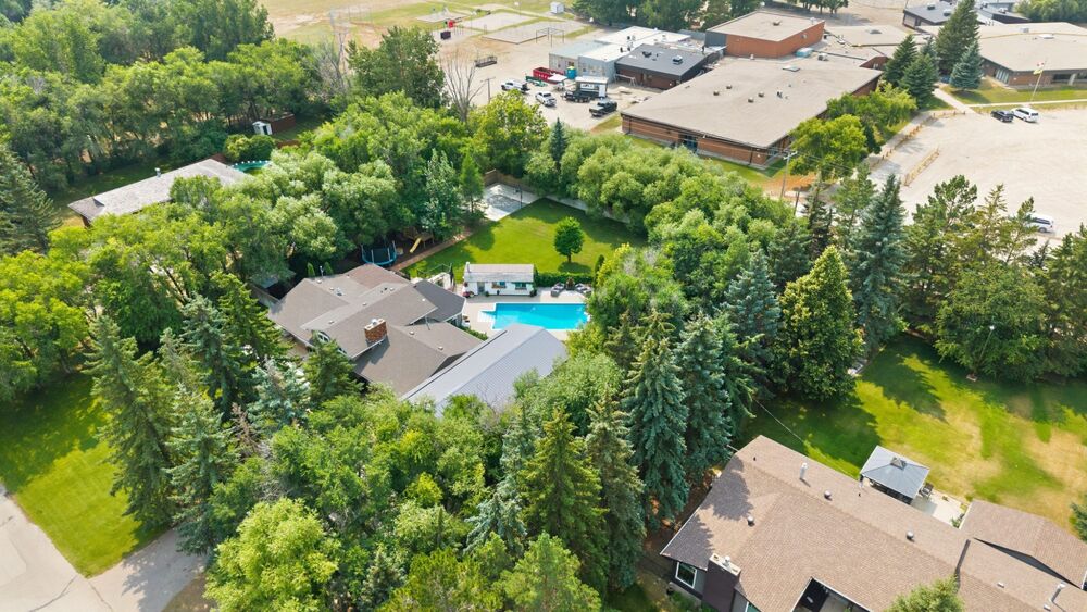 Aerial photograph of the property and surrounding tree-lined yard